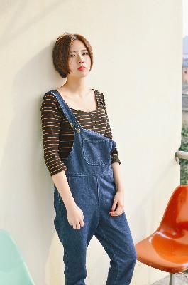 老婆出差闺蜜来家住几天