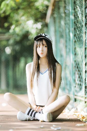 年轻漂亮的女士护士内衣